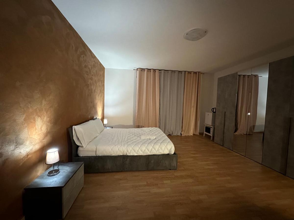 Leone D'Oro 2 - Milano Street Hotel Местре Екстериор снимка